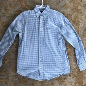 Vineyard Vines classic fit Tucker shirt.
